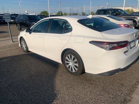 Used 2021 Toyota Camry LE FWD image 5