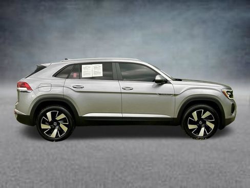 Used 2024 Volkswagen Atlas Cross Sport SE FWD image 4