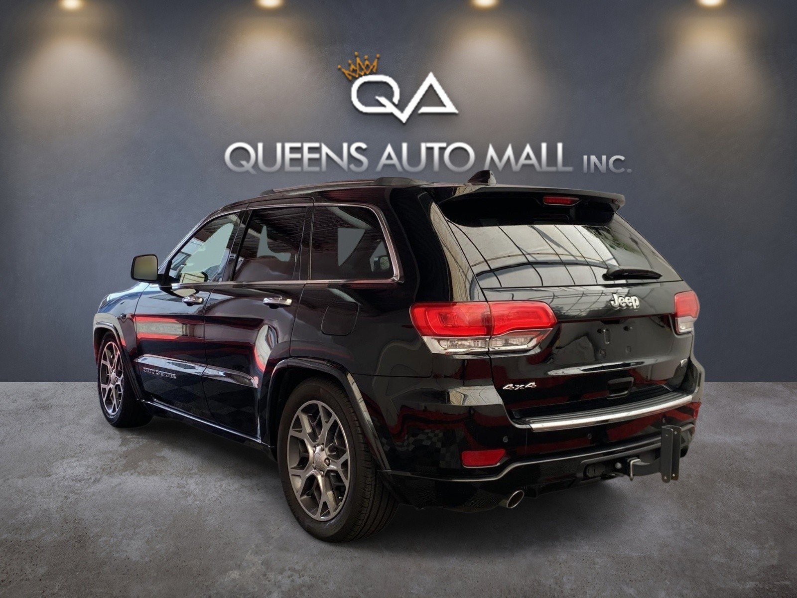 Used 2019 Jeep Grand Cherokee Overland AWD/4WD image 4