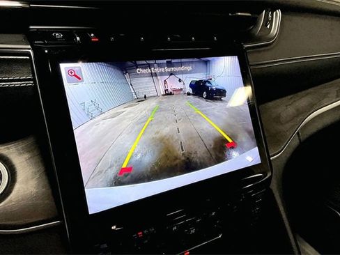 Used 2021 Jeep Grand Cherokee L Limited image 24