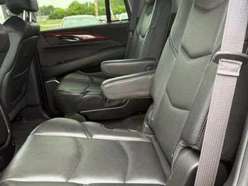 Used 2015 Cadillac Escalade Premium AWD/4WD image 10