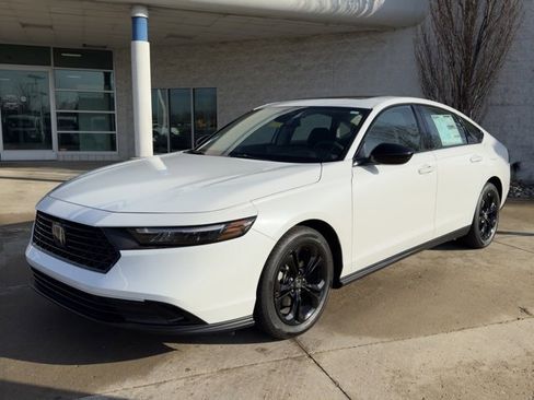 Certified 2025 Honda Accord SE image 7