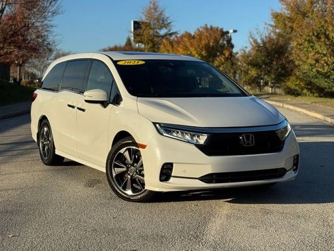 Used 2021 Honda Odyssey Elite image 2