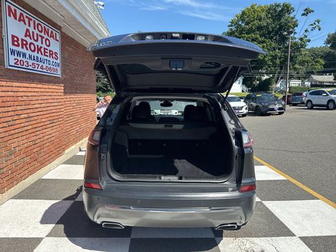 Used 2019 Jeep Cherokee Limited w/ Luxury Group AWD/4WD image 37