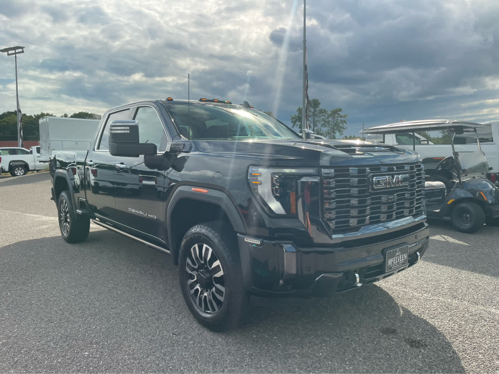 Used 2024 GMC Sierra 2500 Denali Ultimate AWD/4WD image 3