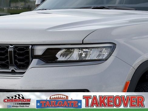 New 2026 Jeep Grand Cherokee Limited w/ Limited Altitude Package AWD/4WD image 10