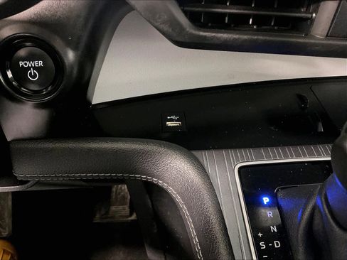 Used 2025 Toyota Sienna LE image 27