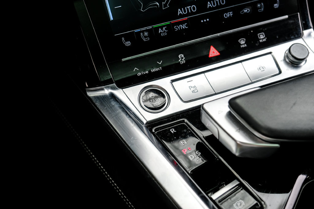 Used 2024 Audi Q8 e-tron Premium Plus w/ Premium Plus Package AWD/4WD image 32