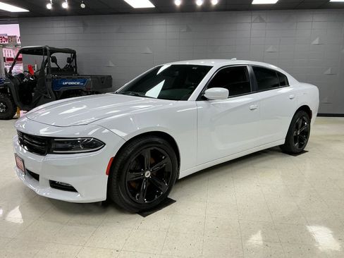 Used 2017 Dodge Charger SXT w/ AWD Plus Group image 5