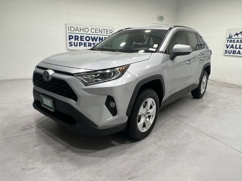 Used 2020 Toyota RAV4 XLE w/ Convenience Package AWD/4WD image 4