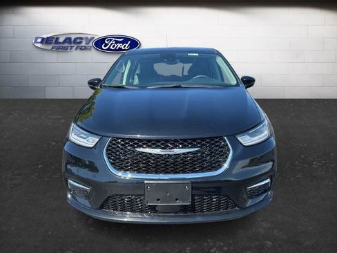 Used 2024 Chrysler Pacifica Limited FWD image 2