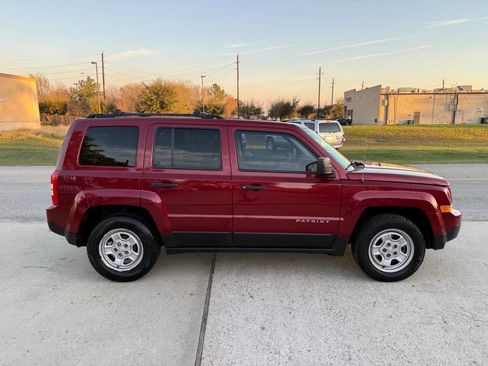Used 2017 Jeep Patriot Sport image 4