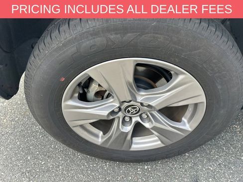 Used 2025 Toyota RAV4 LE AWD/4WD image 10