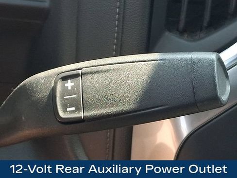 Used 2022 Chevrolet Silverado 1500 LT AWD/4WD image 12
