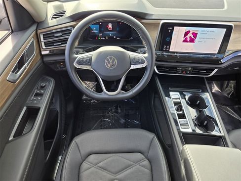 Certified 2025 Volkswagen Atlas SE w/ Panoramic Sunroof Package image 12