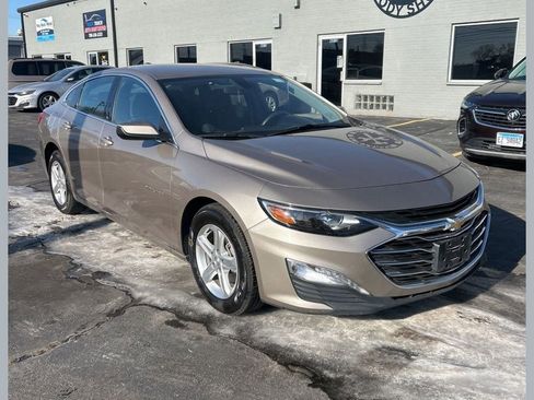 Used 2022 Chevrolet Malibu LT image 1