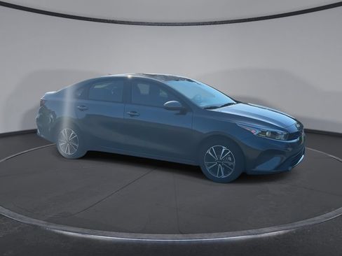 Used 2024 Kia Forte LXS FWD image 2