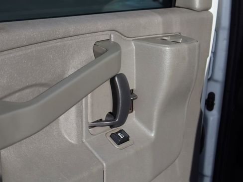 Used 2019 Chevrolet Express 2500 w/ Driver Convenience Package image 18