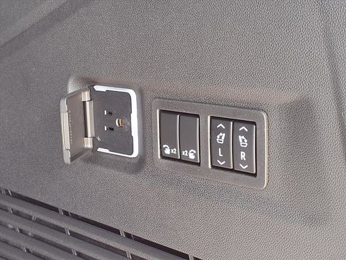 New 2026 Chevrolet Suburban High Country image 7