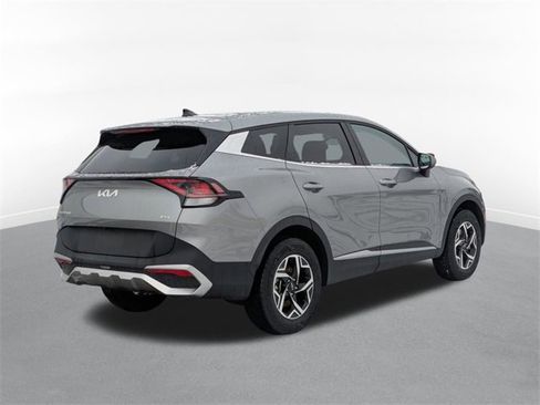 Used 2024 Kia Sportage LX image 3