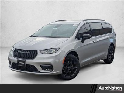 New 2026 Chrysler Pacifica Select