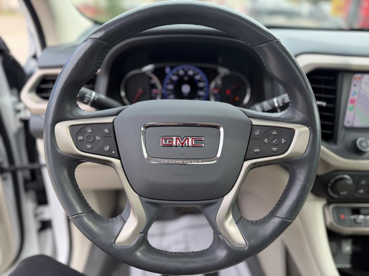 Used 2022 GMC Acadia Denali w/ Denali Ultimate Package AWD/4WD image 16