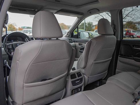 Used 2018 Honda Pilot Touring image 29