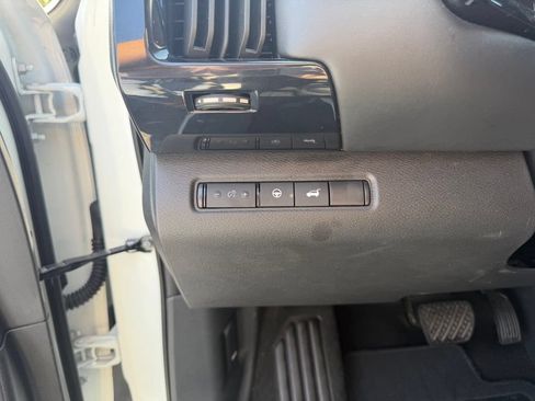 Used 2025 Nissan Pathfinder SV AWD/4WD image 17