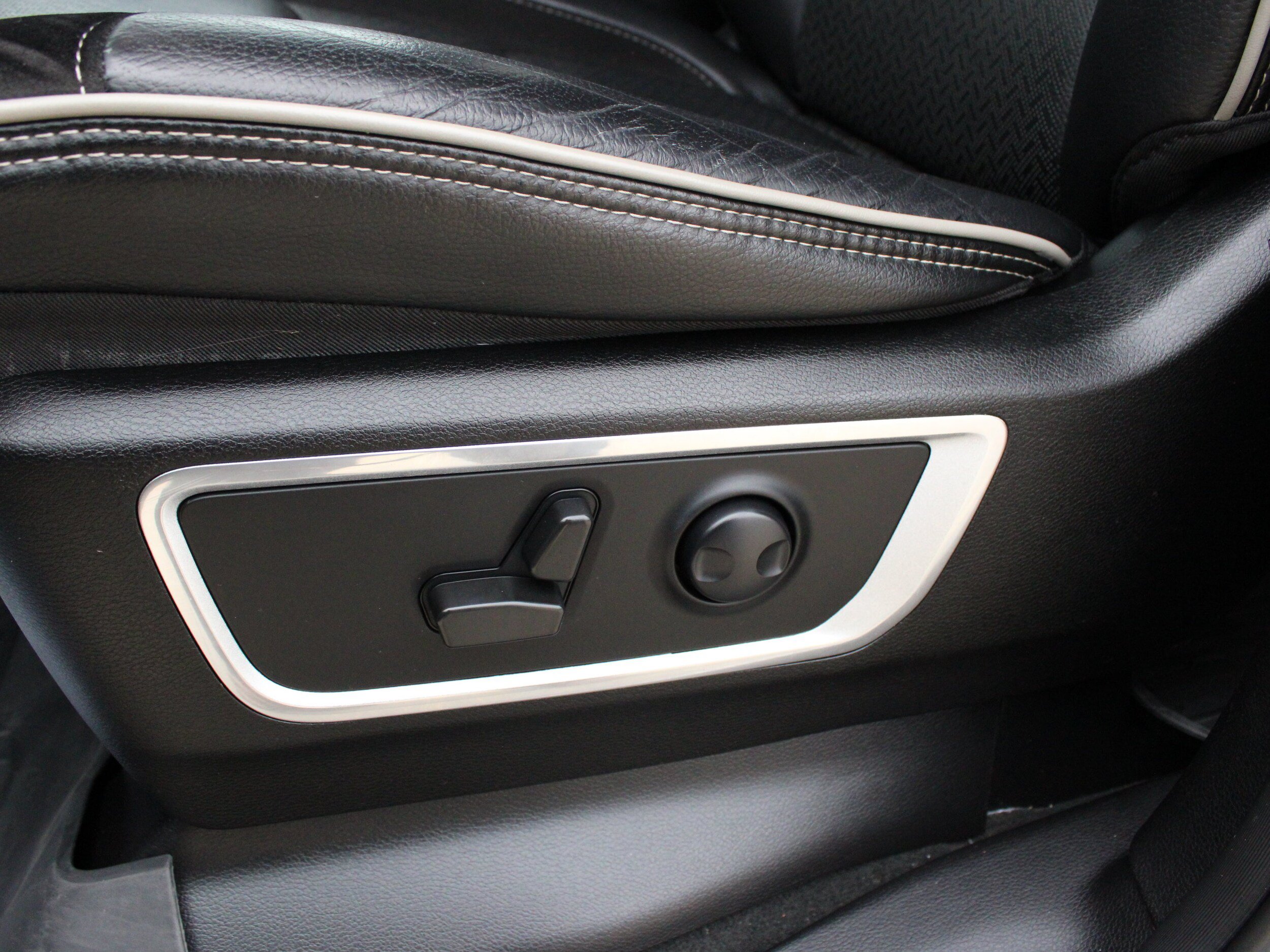 Used 2023 RAM 1500 Laramie AWD/4WD image 42