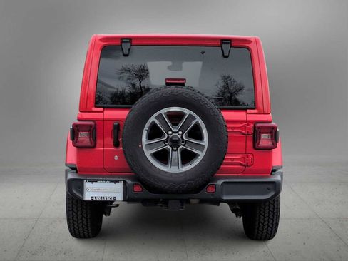 Used 2018 Jeep Wrangler Unlimited Sahara AWD/4WD image 7