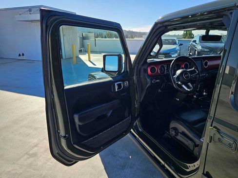 Used 2022 Jeep Gladiator Rubicon w/ LED Lighting Group AWD/4WD image 19