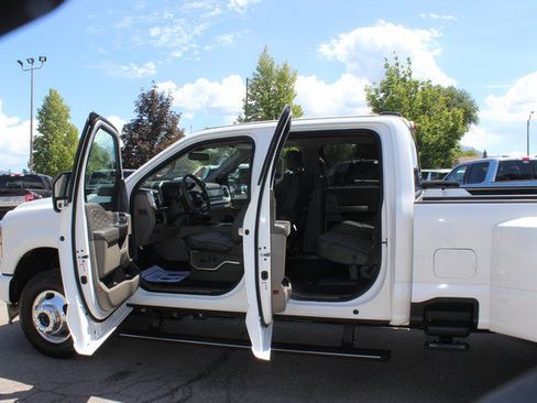 Used 2025 Ford F350 Platinum w/ Platinum Plus Package AWD/4WD image 3
