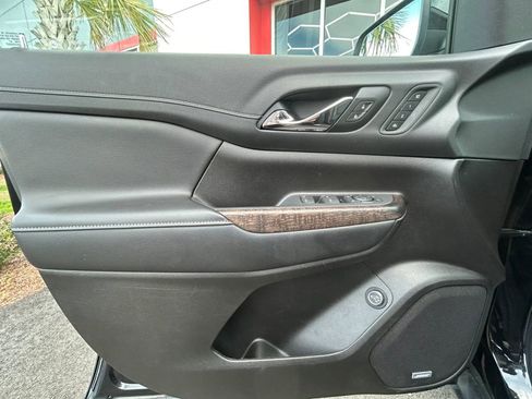 Used 2021 GMC Acadia Denali w/ Denali Technology Package image 19