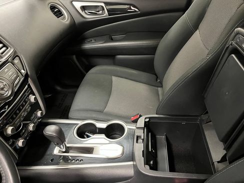 Used 2018 Nissan Pathfinder SV FWD image 40
