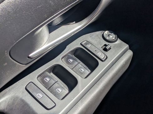 Used 2023 Hyundai Tucson SE image 28