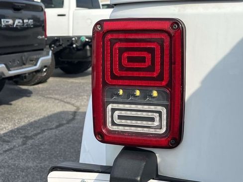 Used 2017 Jeep Wrangler 75th Anniversary image 10