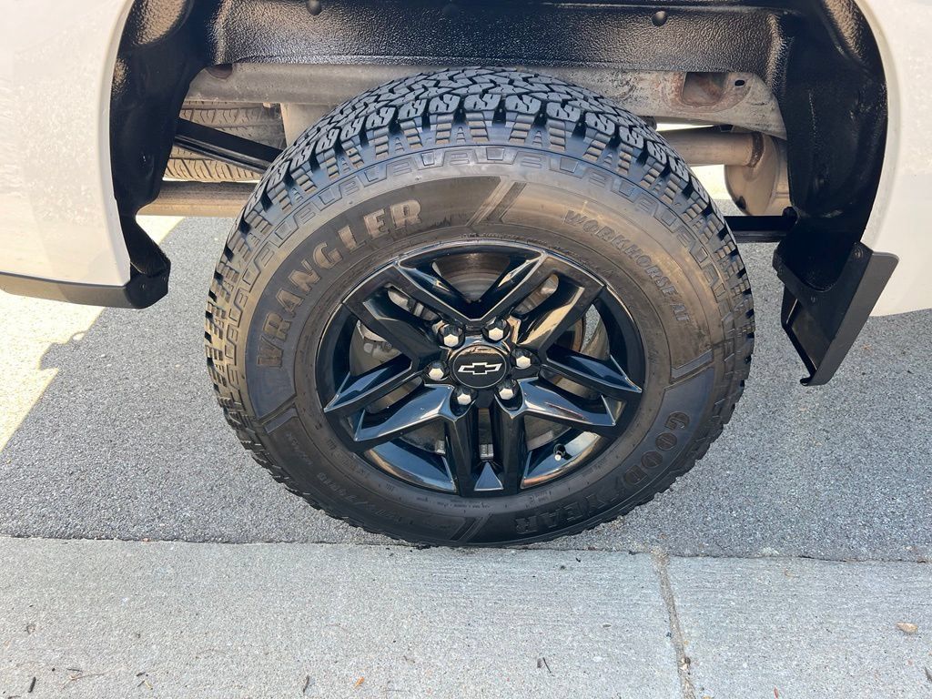Used 2019 Chevrolet Silverado 1500 Custom Trail Boss w/ Custom Convenience Package AWD/4WD image 11