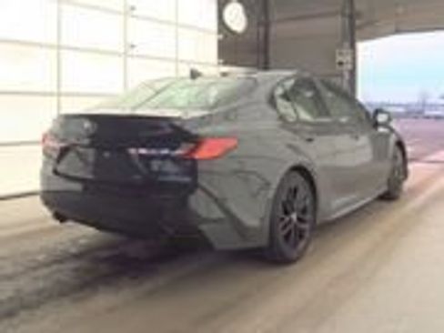 Used 2025 Toyota Camry SE w/ Convenience Package image 2