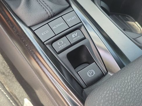 Used 2025 Toyota Camry SE w/ Convenience Package FWD image 29
