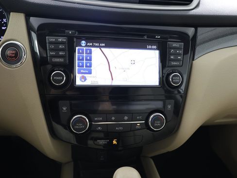 Used 2015 Nissan Rogue SL image 16