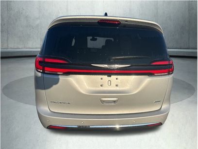 New 2026 Chrysler Pacifica Select
