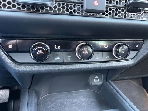 Certified 2025 Honda HR-V Sport image 16