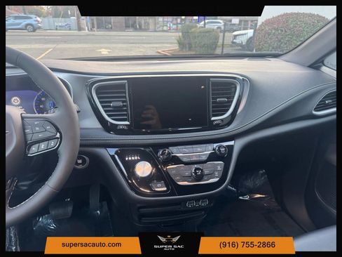 Used 2023 Chrysler Pacifica Touring-L w/ S Appearance Package FWD image 23