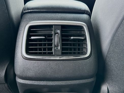 Used 2019 Kia Sorento LX image 16