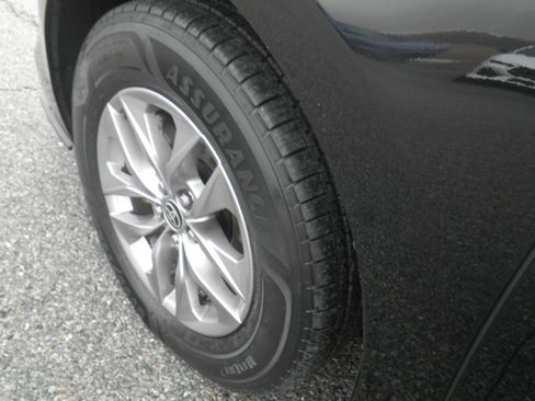 Used 2024 Toyota Sienna LE image 12