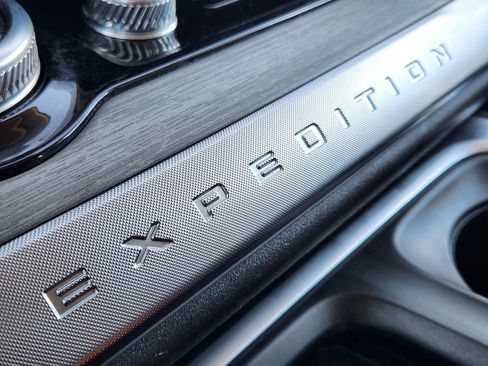 Certified 2025 Ford Expedition Platinum w/ Driver's Package image 35