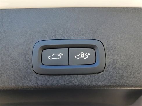 New 2026 Volvo XC40 B5 Ultra w/ Protection Package Premier image 34