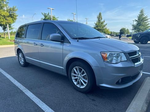 Used 2019 Dodge Grand Caravan SXT FWD image 4