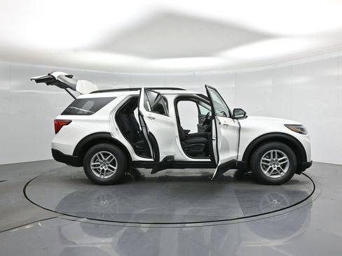 New 2026 Ford Explorer Active RWD image 3