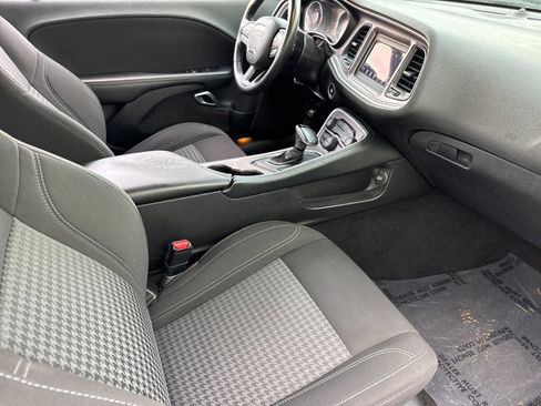 Used 2022 Dodge Challenger SXT image 14